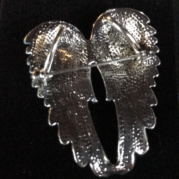 New! Angel Wings Crystal Brooch - Picture 3 of 10